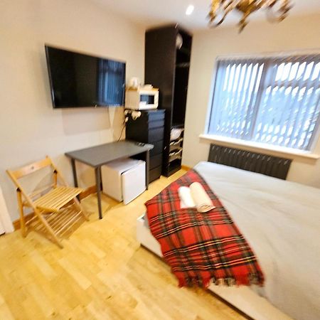 Beautiful Guest Rooms, Free Parking, 30Min Heathrow, 40Min Wembley, 60Min Central London Greenford  Εξωτερικό φωτογραφία