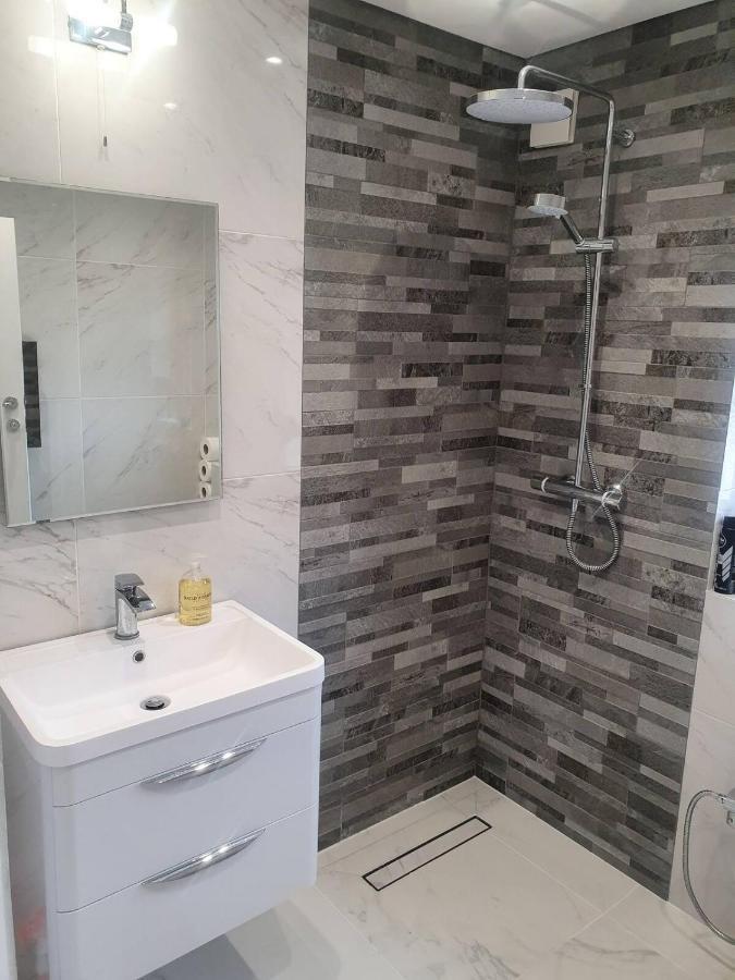 Beautiful Guest Rooms, Free Parking, 30Min Heathrow, 40Min Wembley, 60Min Central London Greenford  Εξωτερικό φωτογραφία