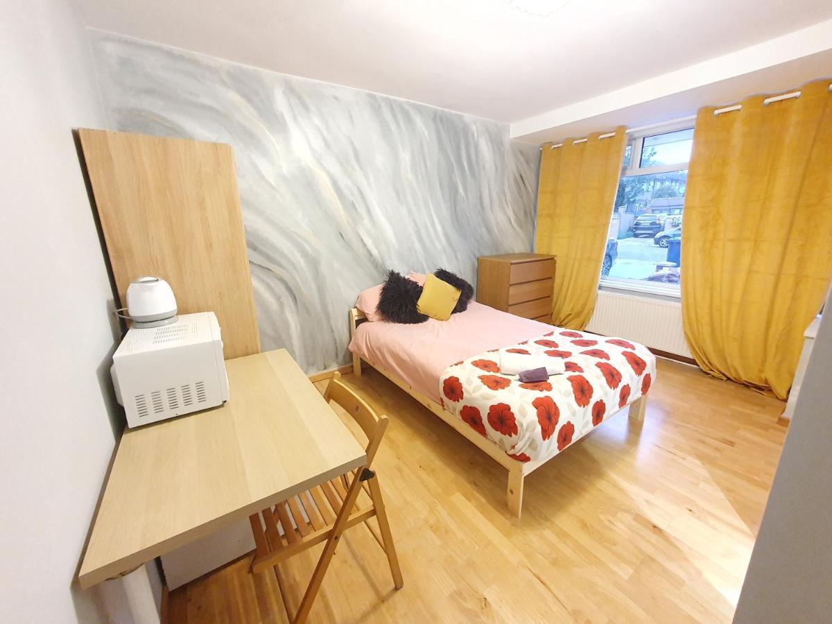 Beautiful Guest Rooms, Free Parking, 30Min Heathrow, 40Min Wembley, 60Min Central London Greenford  Εξωτερικό φωτογραφία