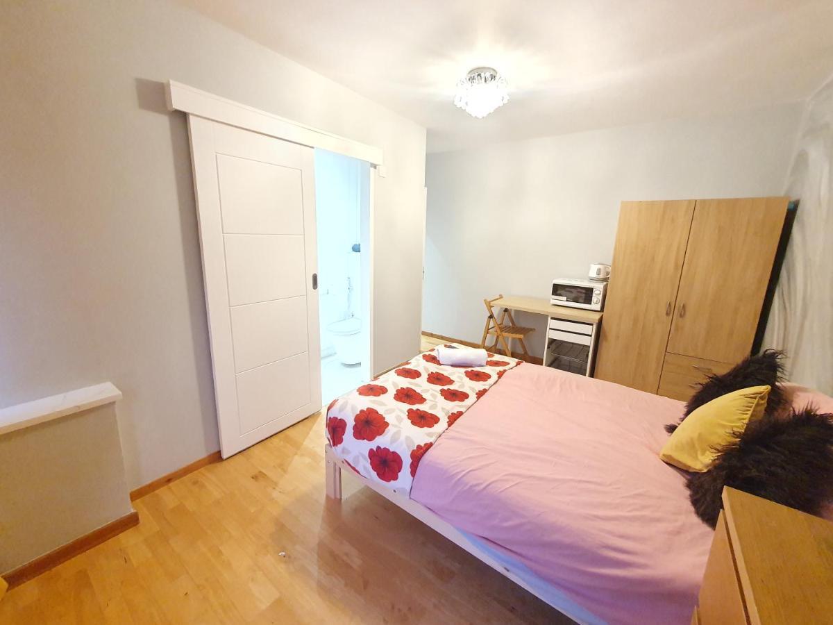 Beautiful Guest Rooms, Free Parking, 30Min Heathrow, 40Min Wembley, 60Min Central London Greenford  Εξωτερικό φωτογραφία