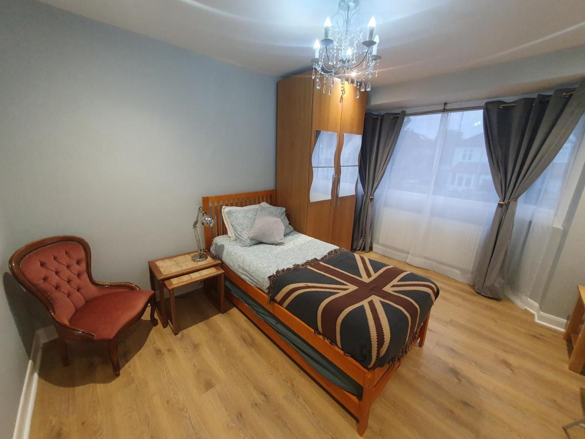Beautiful Guest Rooms, Free Parking, 30Min Heathrow, 40Min Wembley, 60Min Central London Greenford  Εξωτερικό φωτογραφία