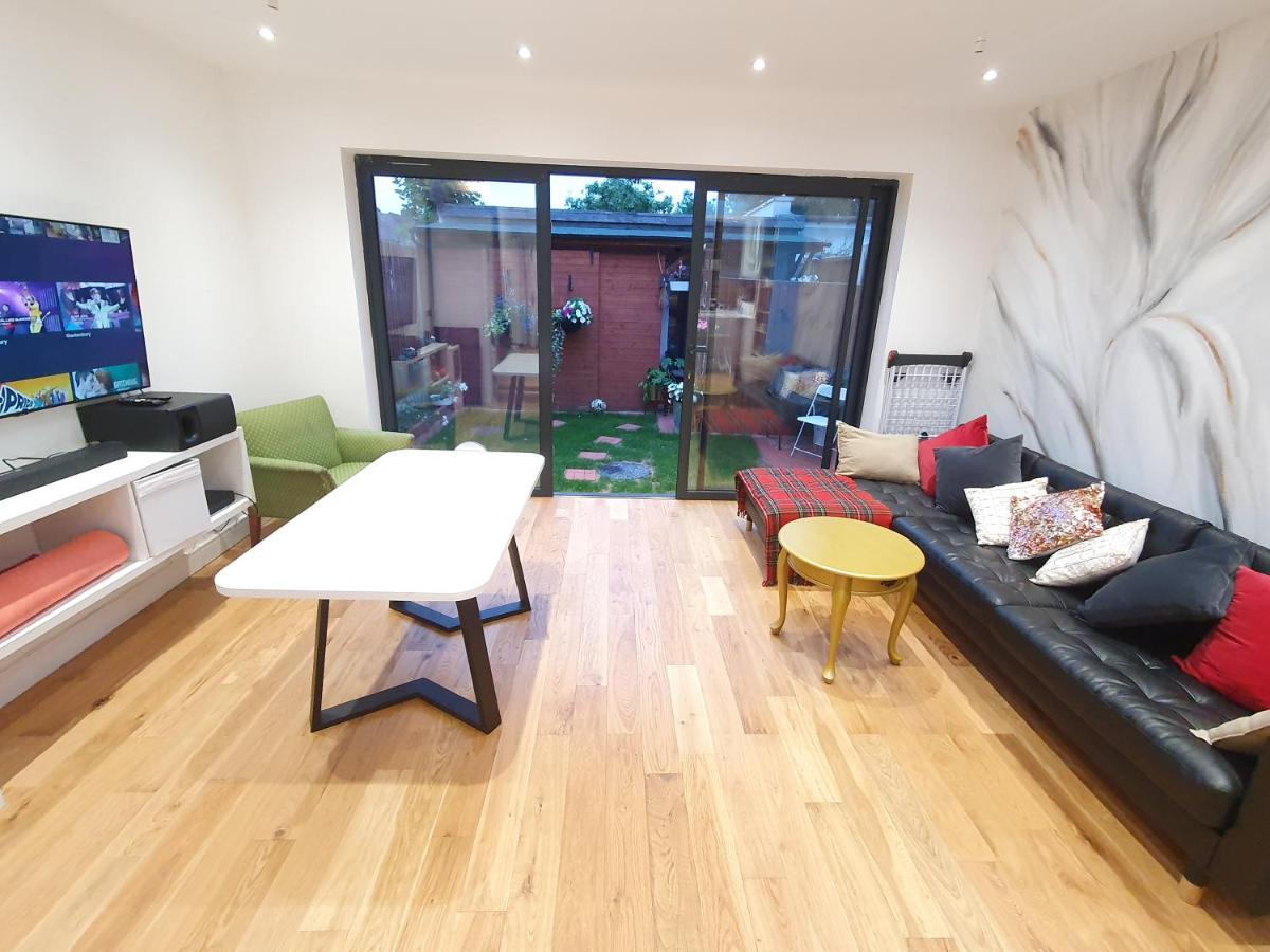 Beautiful Guest Rooms, Free Parking, 30Min Heathrow, 40Min Wembley, 60Min Central London Greenford  Εξωτερικό φωτογραφία