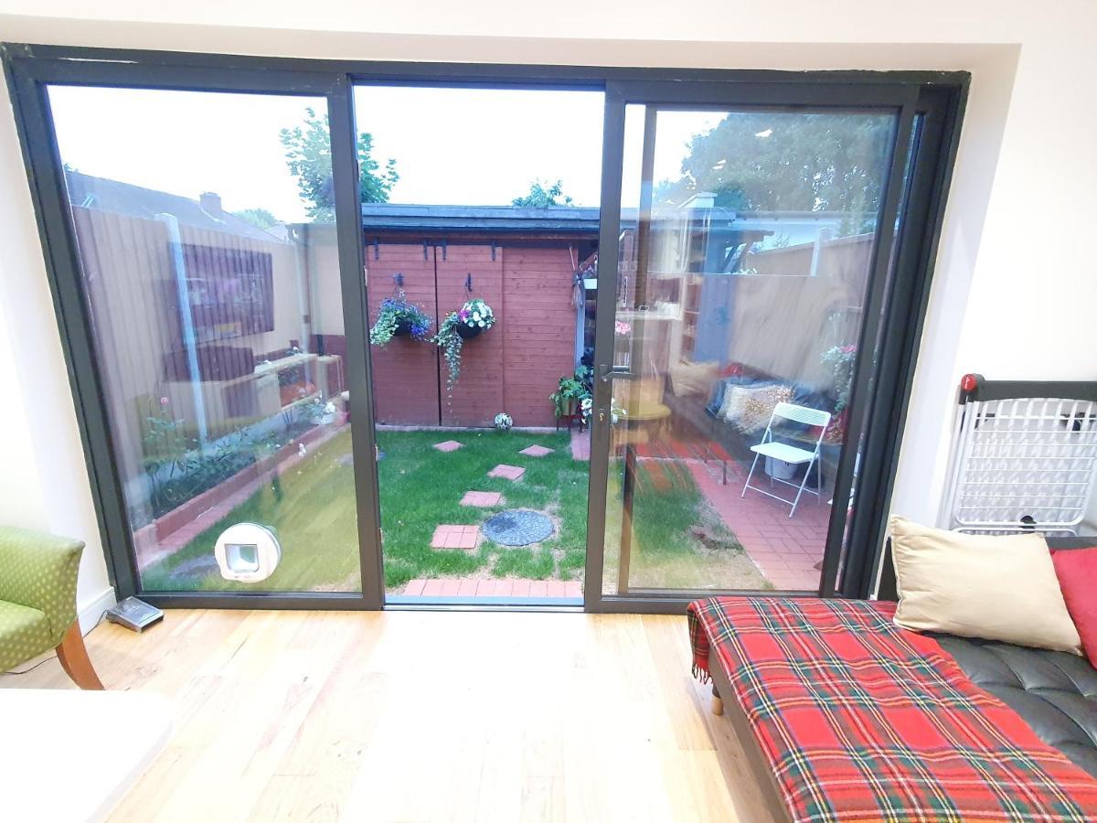 Beautiful Guest Rooms, Free Parking, 30Min Heathrow, 40Min Wembley, 60Min Central London Greenford  Εξωτερικό φωτογραφία